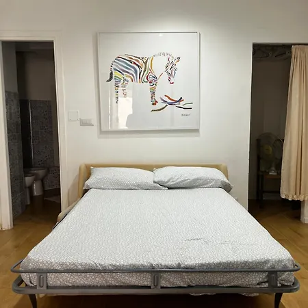Tiny Bedsit Lägenhet *