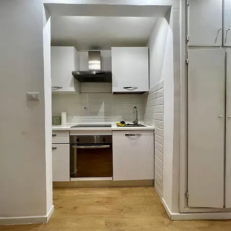 Tiny Bedsit Lägenhet *